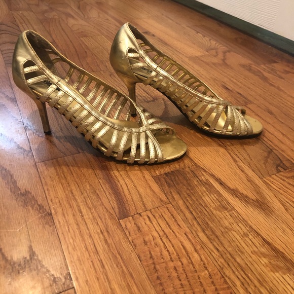 Gold heels - Picture 2 of 7
